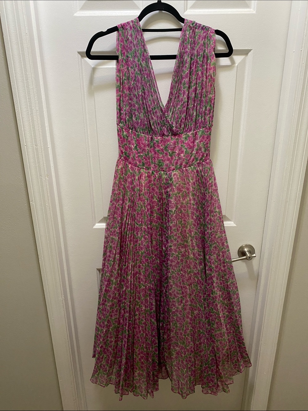 Source Unknown 1950s Pink Floral V-Neck Pleated Midi Dress